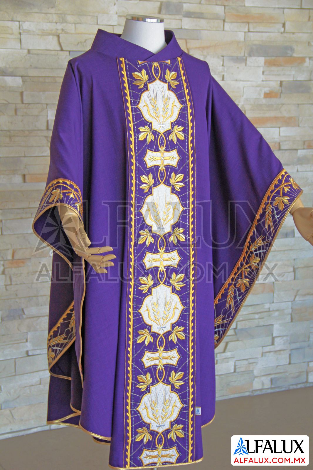    18 CORPUS Alfalux Casulla Morado Laterales 345 (4)